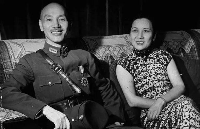 蒋肇聪是蒋介石的父亲，生于1842年，浙江奉化溪口镇人。他这一辈子，正儿八经娶