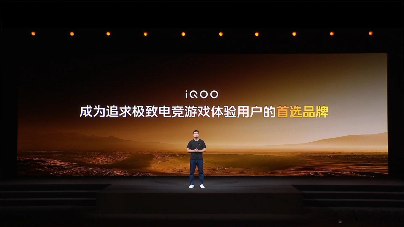 iQOO16这块屏幕相当顶，肉眼可见的好~​​​​