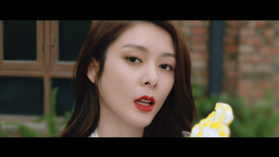 傅菁钓鱼佬竿不走空傅菁这钓系技能是点满了吧！不管是红的绿的波点挂脖吊带裙，还是