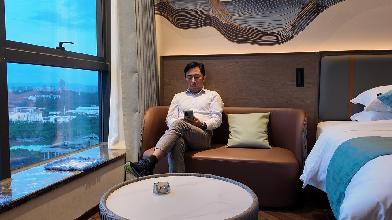 2021年，某投资者老周花500万收了一笔不良债权，债务人是家制造企业。老周心