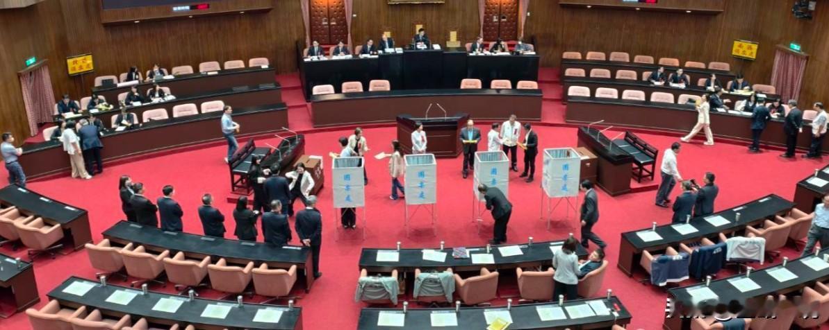 56票同意弹劾赖清德！韩国瑜、陈玉珍等未投票台立法机构今天（19日）上午举行