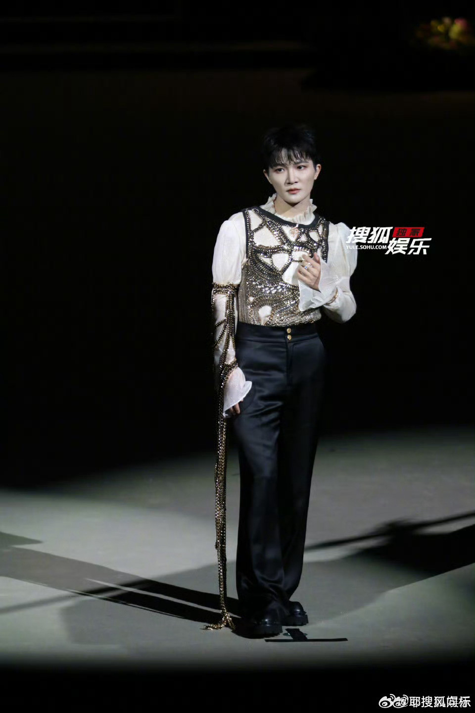 周深vogue盛典内场生图周深vogue内场生图周深vogue盛典内场生图，状