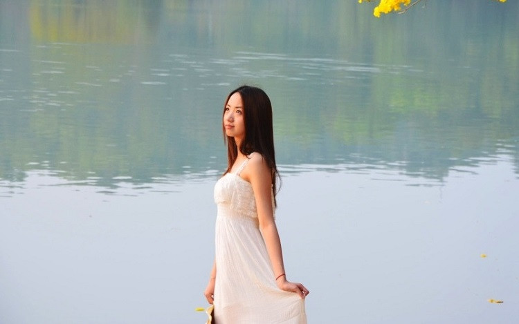 结婚多年，生活平淡如水了，不少中年夫妻的关系也变得越来越陌生。曾经，非常恩爱的