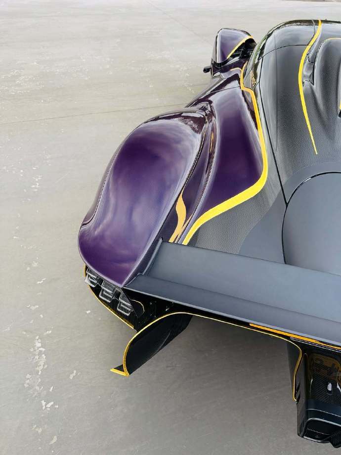 AstonMartinValkyrie，这简直就是超跑界的梦幻之车！它就像从