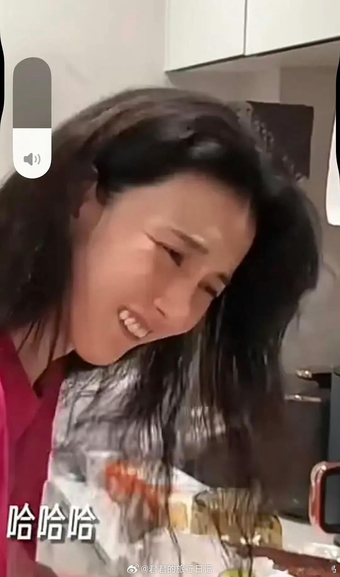 我在首页刷到的，现在宋祖儿这么瘦了吗？感觉都有点脱相了​​​