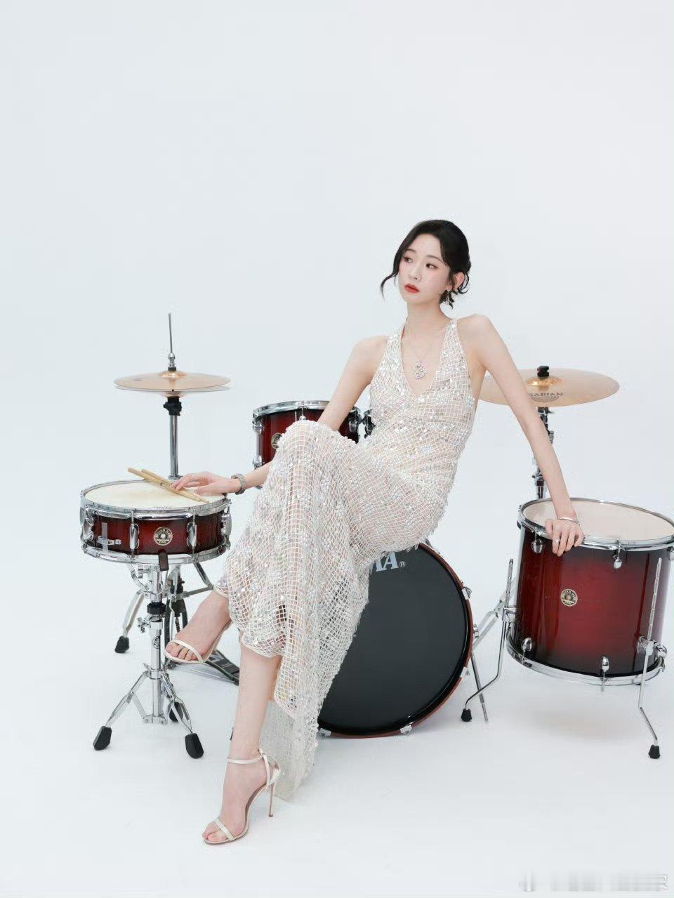 张艺凡明媚成这样了时代峰峻诚不欺我[捂眼睛][捂眼睛][捂眼睛]凡子真的什么风格都驾驭的好