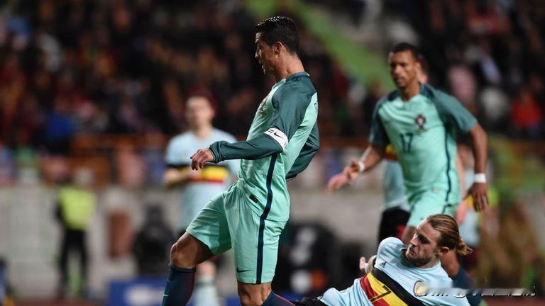 C罗对阵国际足联排名前10位国家队的进球：1比利时(2016年)⚽️(1