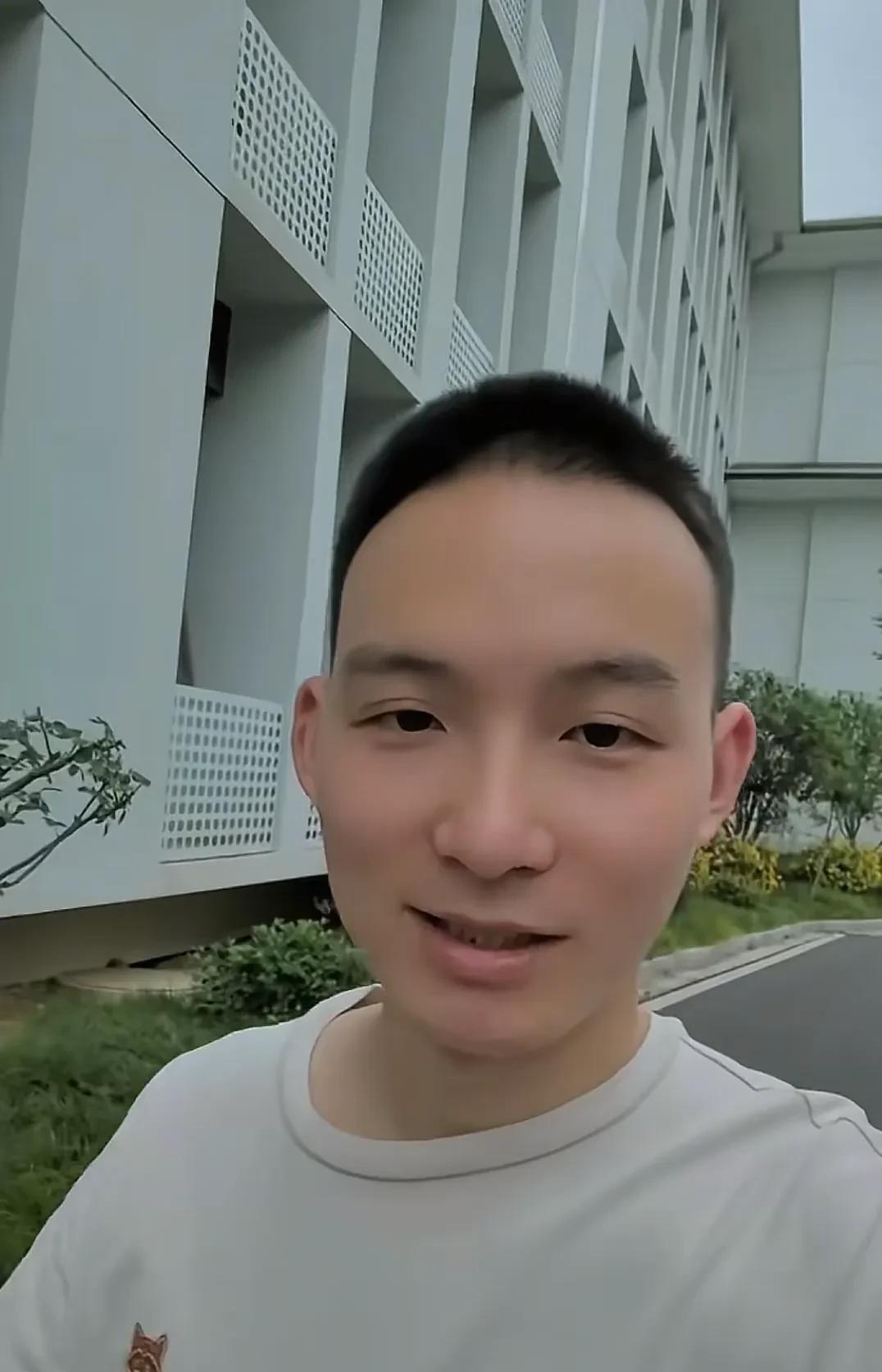 谢浩男难得拍了新视频。真希望浩南以后直接带货，赚了钱自己存着娶媳妇儿做生意。