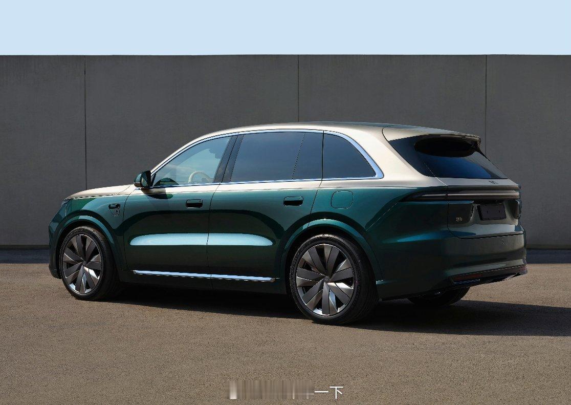 全新理想L8来了，做理想的设计师还是一如既往地简单，只有把L9设计好就行，其他车