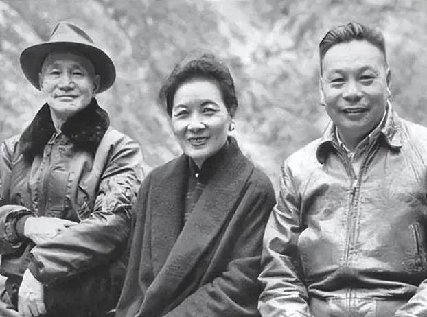 蒋经国五十岁出头就查出糖尿病，这病是遗传的，从他生母毛福梅那儿传下来。那时候台湾