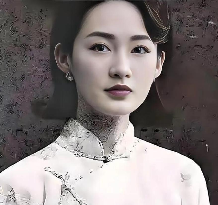 1919年，军官陈济棠看上了戏子莫秀英，得知她身上有两处特别，认为她旺夫益子，赶