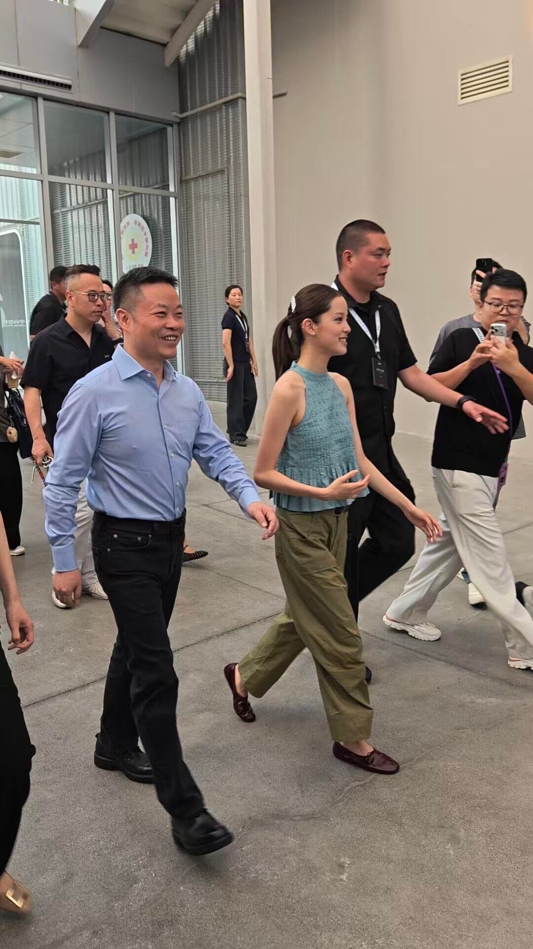 何小鹏给欧阳娜娜夸害羞了何小鹏这波夸奖也太实在了吧！说欧阳娜娜是产品经理好苗子