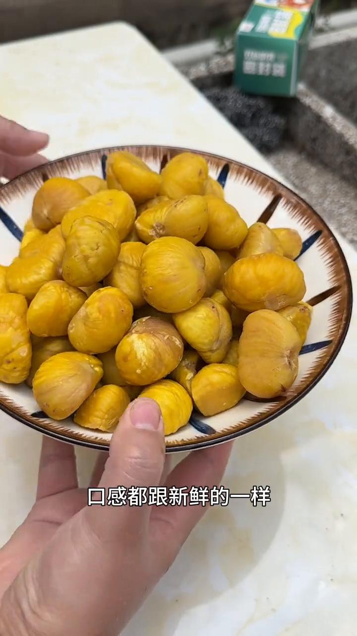 很多人都不知道板栗这样保存吃到明年也不会坏，留着冬天烧排骨、炖鸡、做糖烤栗子口感