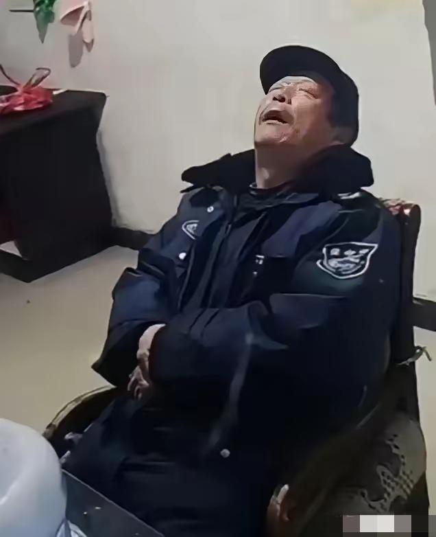 “毫无人性！连正常生理需求都不放过！”2022年，广东清远，60岁大爷做保安三年