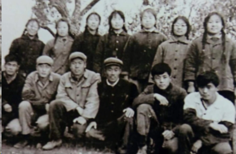 1969年，天津知青赵海河偷摘了3个鸭梨，知青们吃了，都说好吃，让赵海河再去摘。