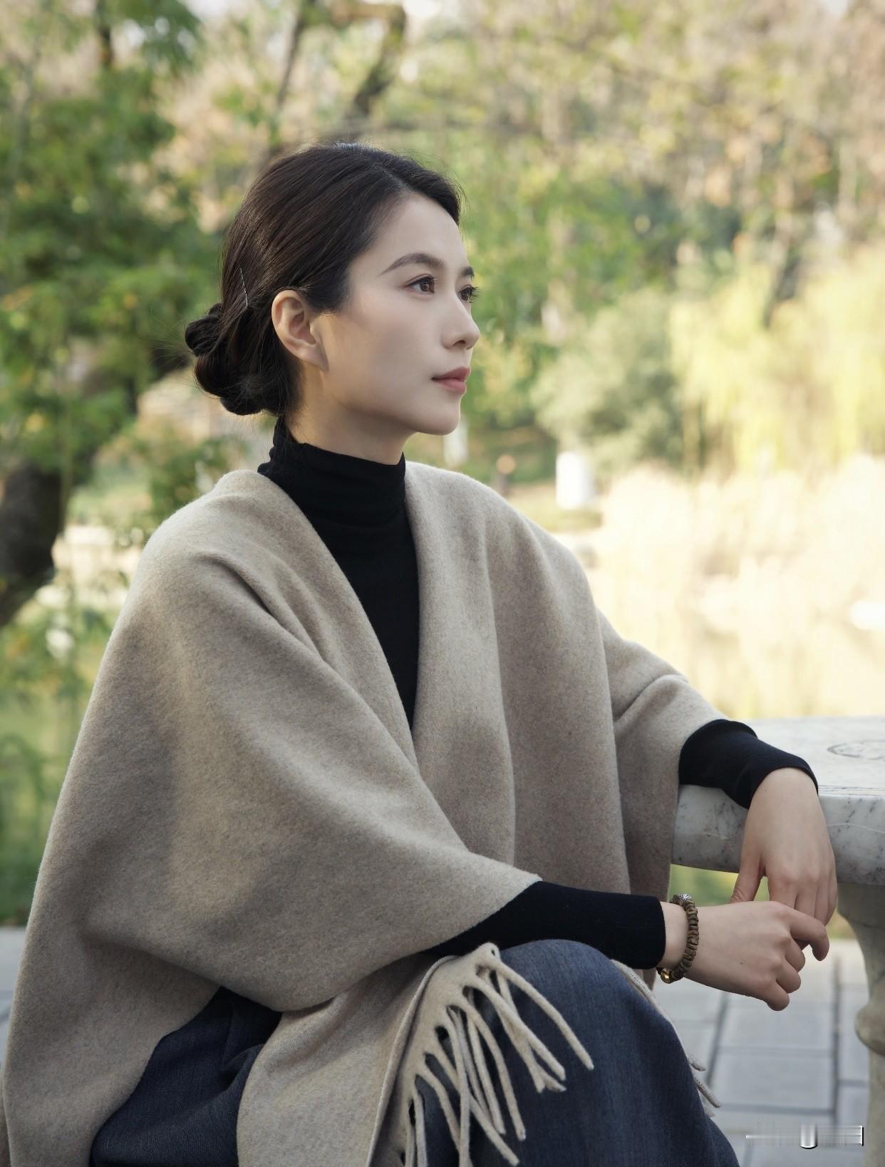 女人气质压倒一切,你赞同吗?内在修养对气质影响很大。