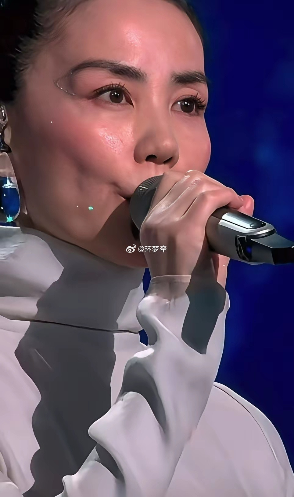 原来很多年前，王菲的眉毛就这么画了