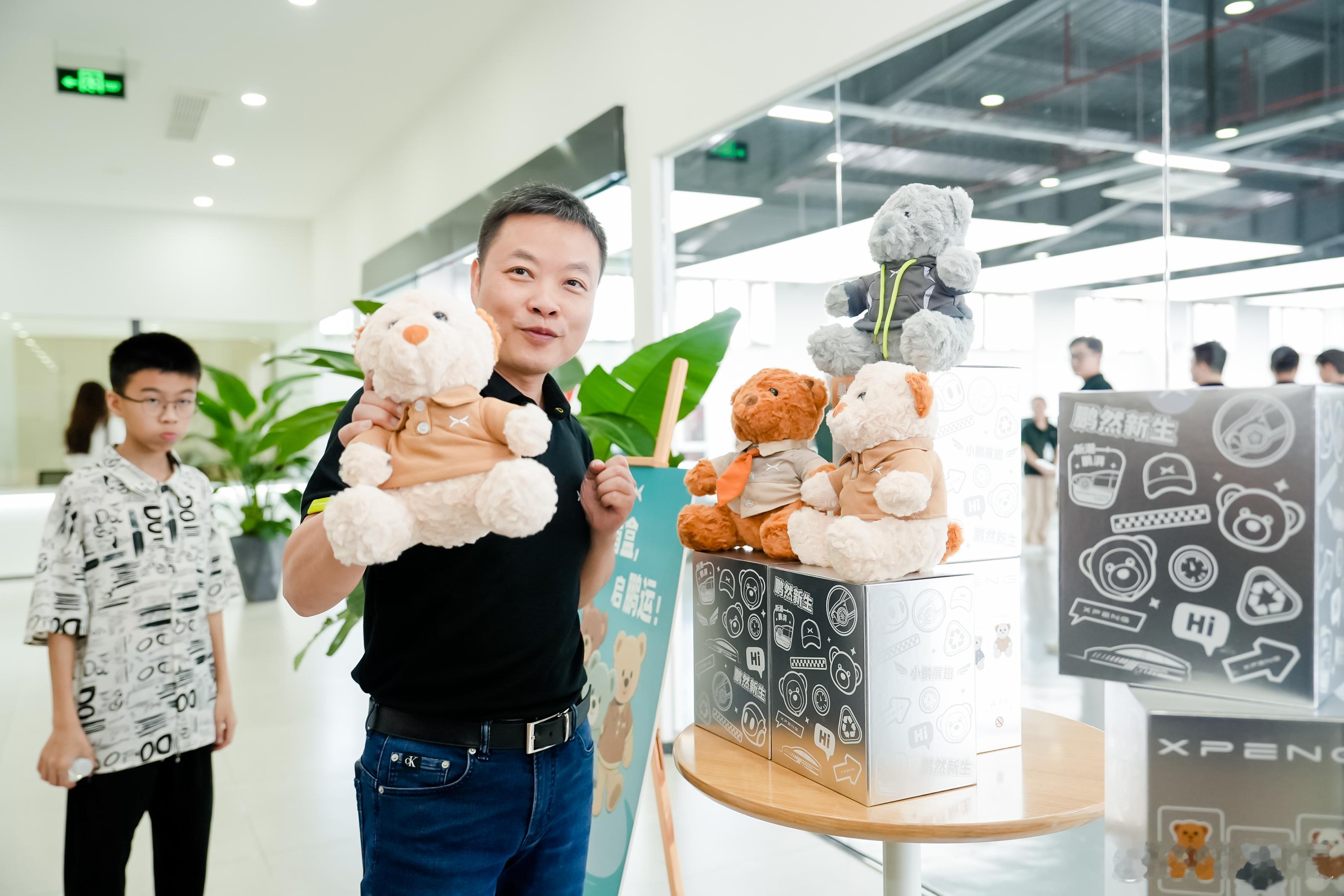 羡慕胡老师的每一天何小鹏在上海为首批G7车主交付​​​