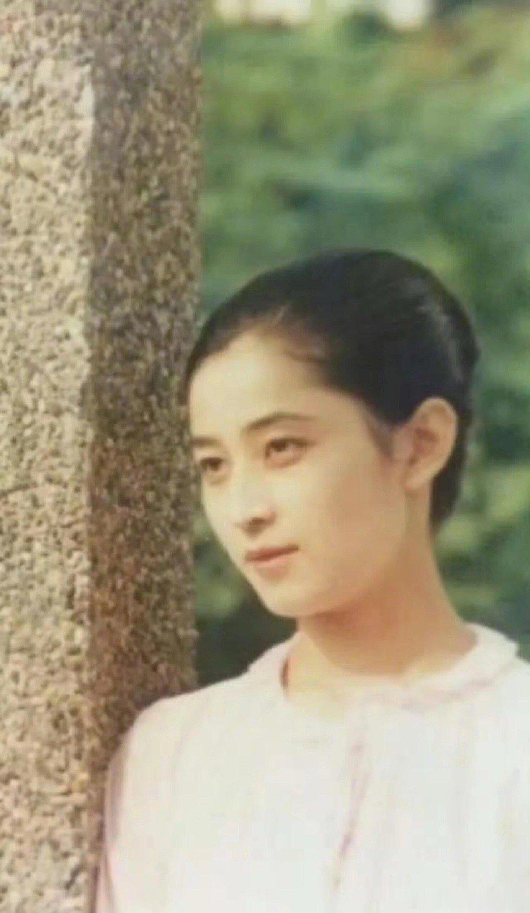 徐艺洋和妈妈共用一张脸啊…母女俩太像了，尤其是侧脸。鉴定完毕，徐艺洋不是基因彩票