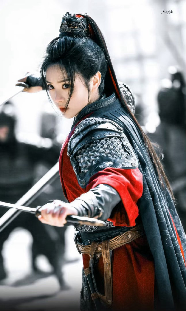 卢昱晓这女将军造型和田曦薇的差距真不是一点半点