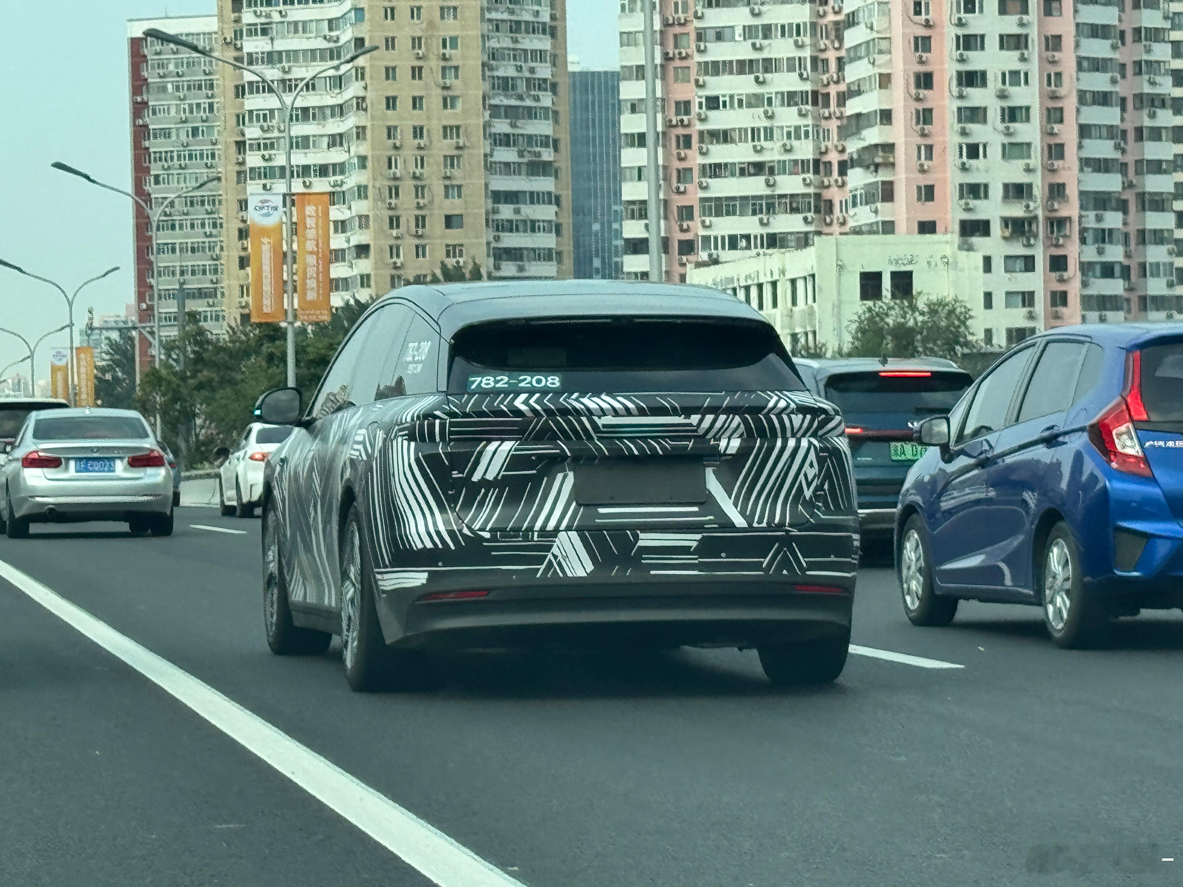 偶遇理想i6，这个月就上市了，从i8的表现来看，你们觉得i6得卖多少？​​​