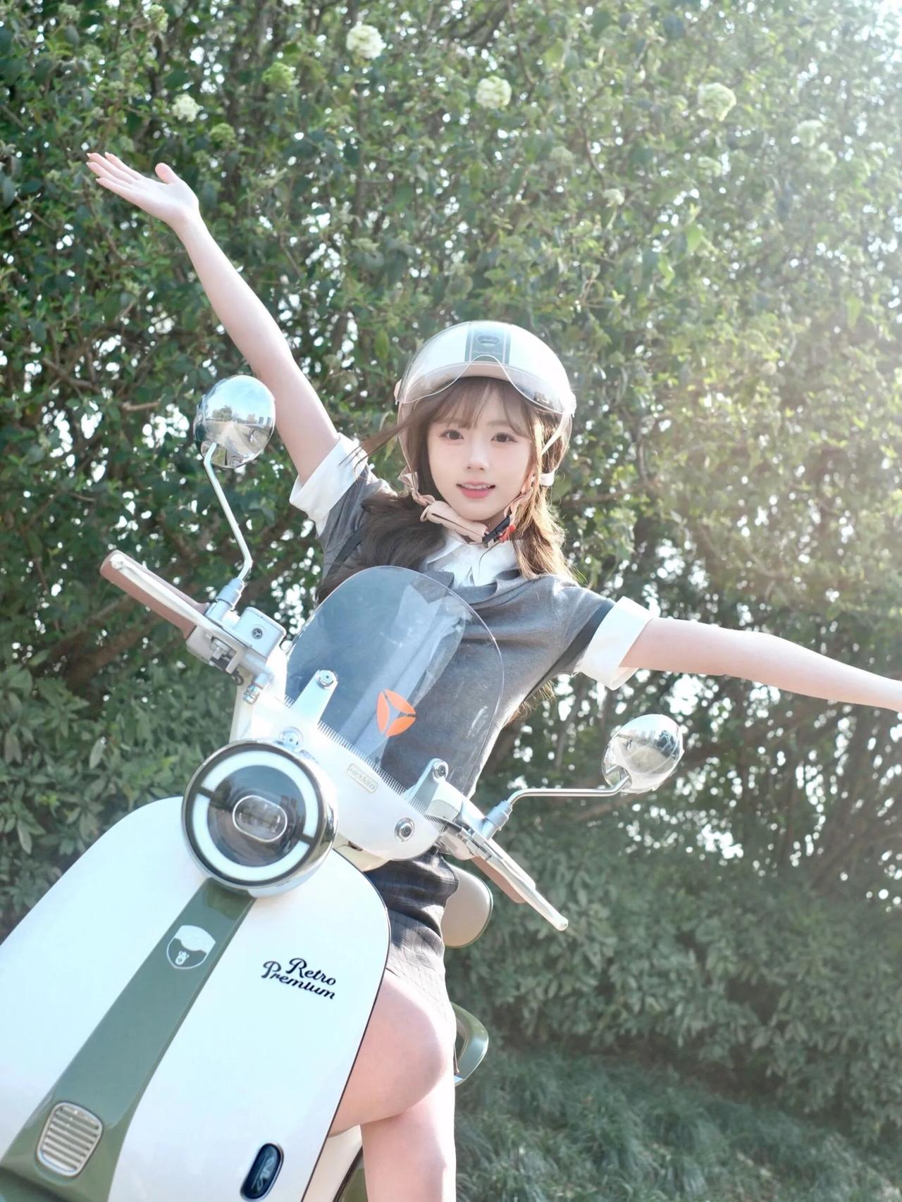 夏日骑行少女复古摩托自由自在青春靓丽运动骑行穿搭