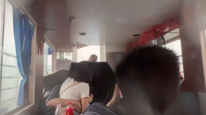 贵州发生游船侧翻事故，约70人落水，当时发生了什么？“死里逃