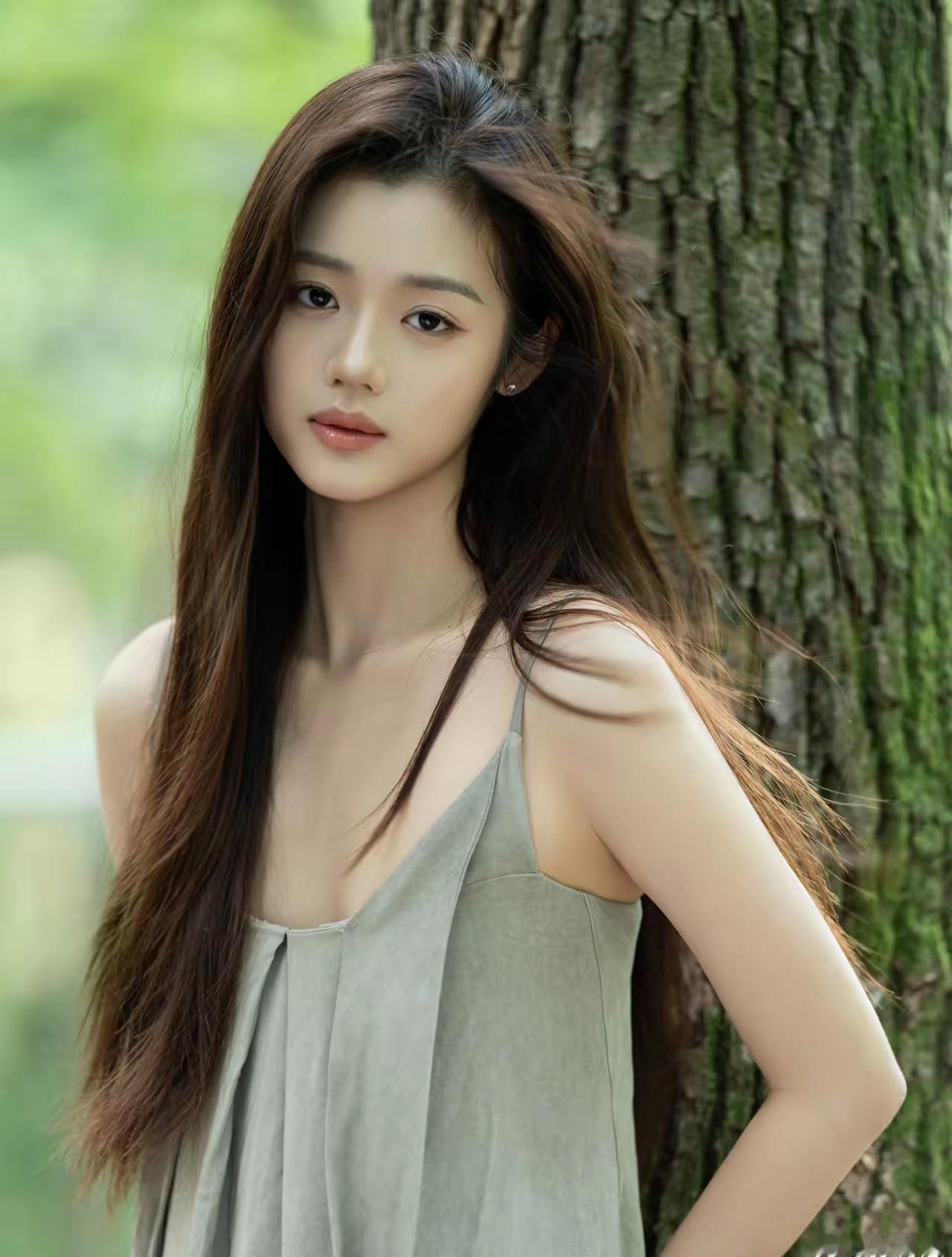 谁才是你心中的美女美女一定要漂亮，素颜也漂亮，身材苗条比例好，性格温柔开朗活泼可