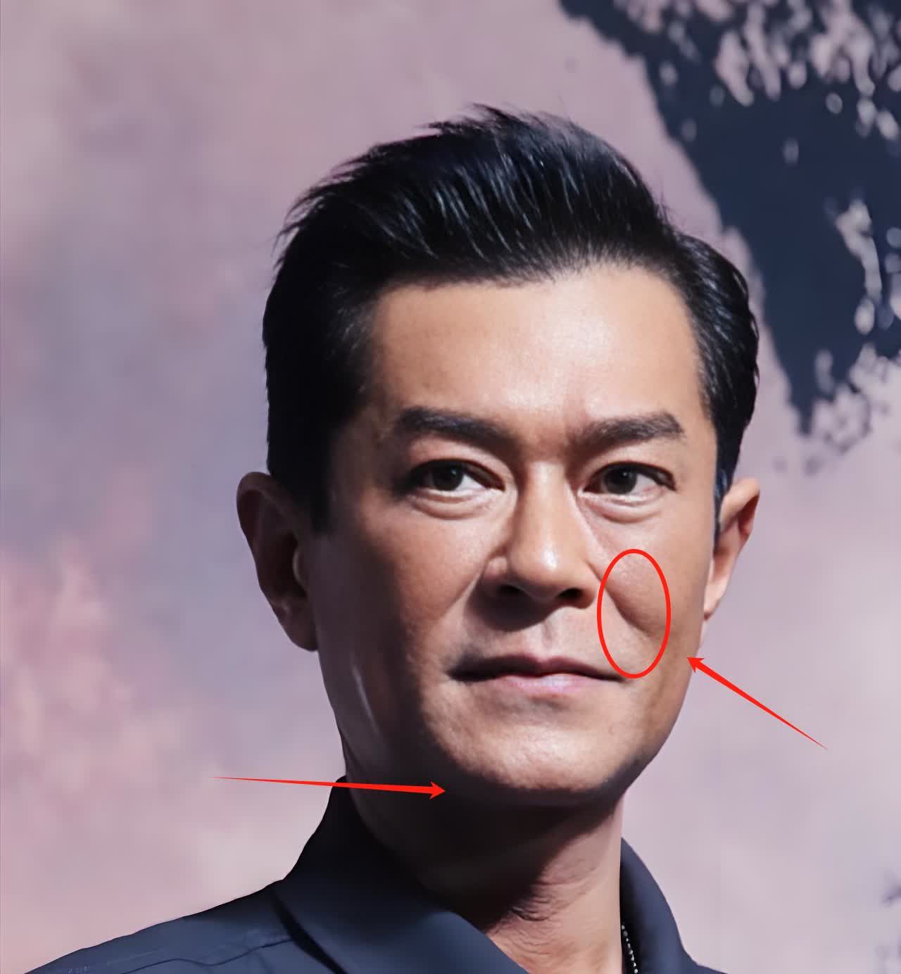 我奶奶看了古天乐最新的照片她沉默了好久突然说：这个人眼里总憋着股