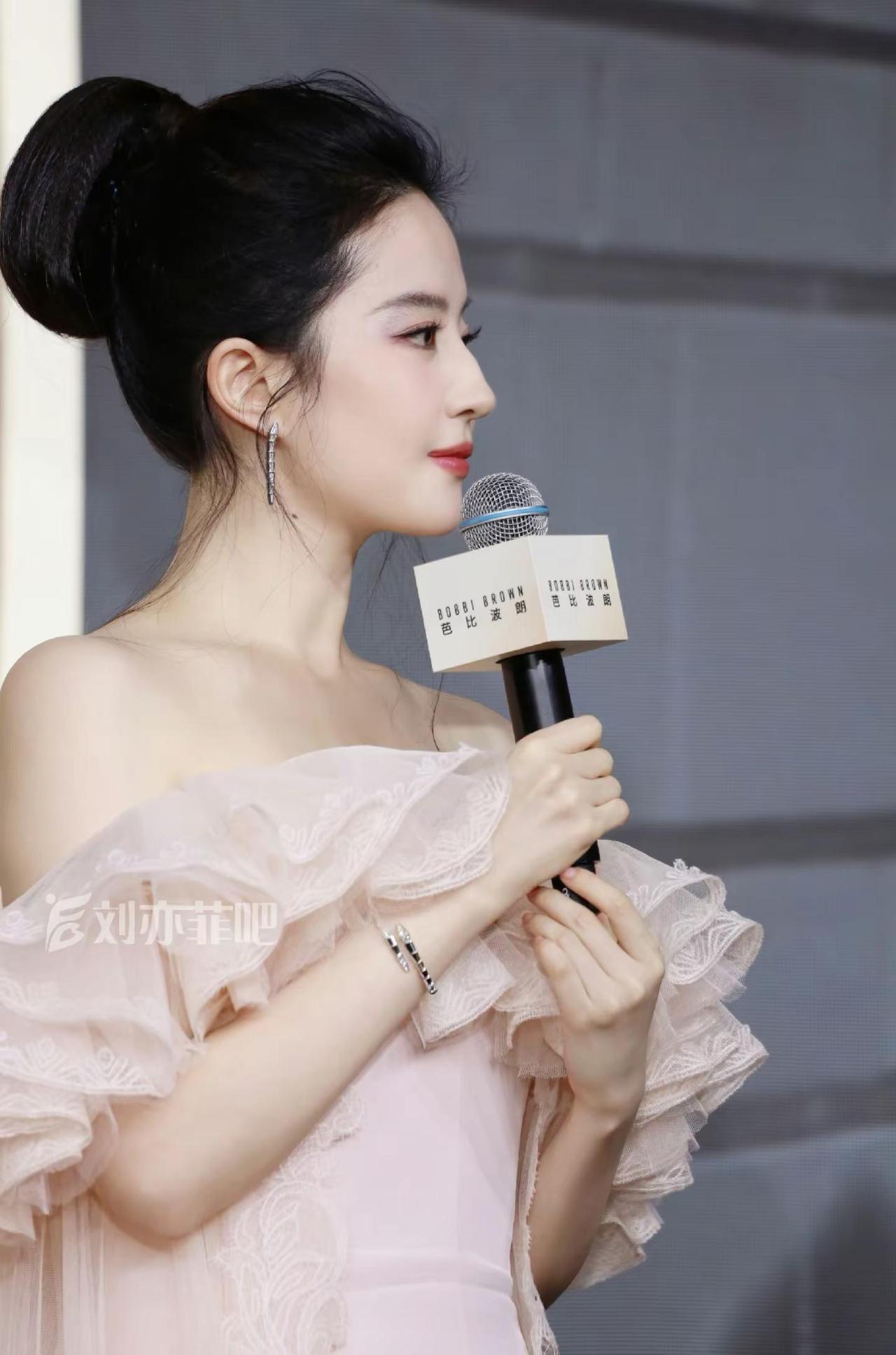 “我好像真的看见仙女了”刘亦菲