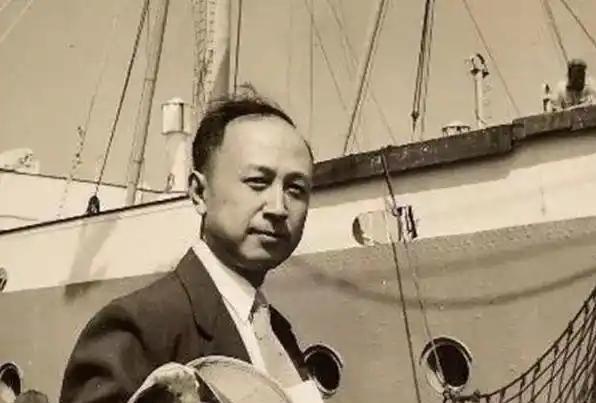 钱学森曾说：能回到我的祖国，无论做什么都行，哪怕是种苹果。想想一位科学家能说出这