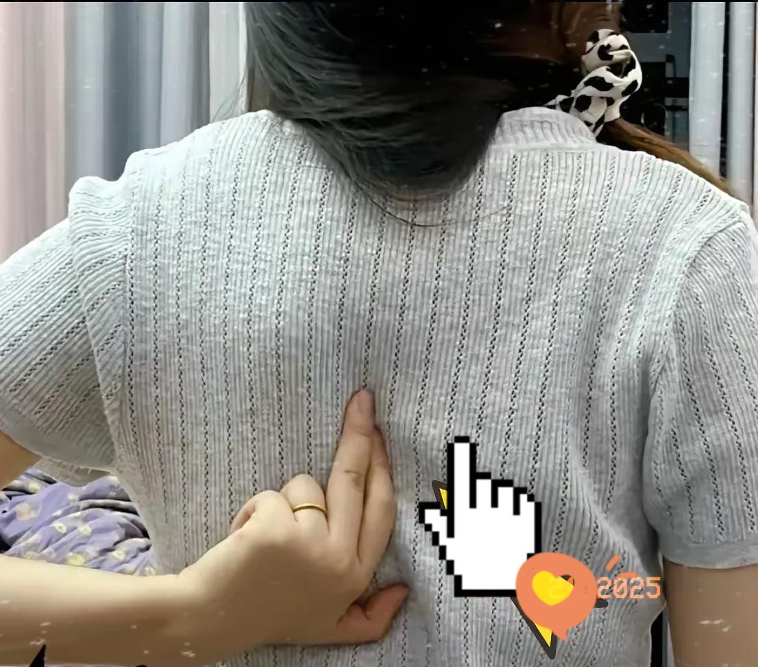 我姐妹后背疼了快俩月，跑了四趟医院，结果一个医生一个说法，简直像在拆盲盒第