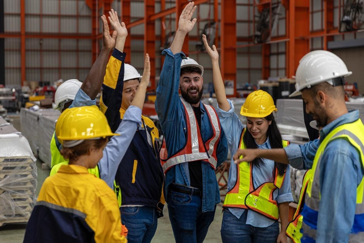 中国民工在以色列一个月赚4万?如果真的是月赚4万，一年就是48万人民币，约6.8