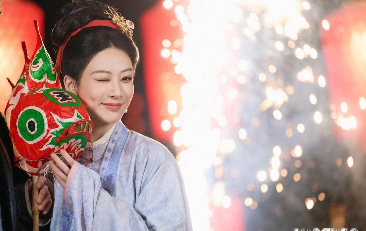 杨紫新剧被央视从三月挪到五月，根本不是因为好饭不怕晚。你见过哪个顶流演员刚在央