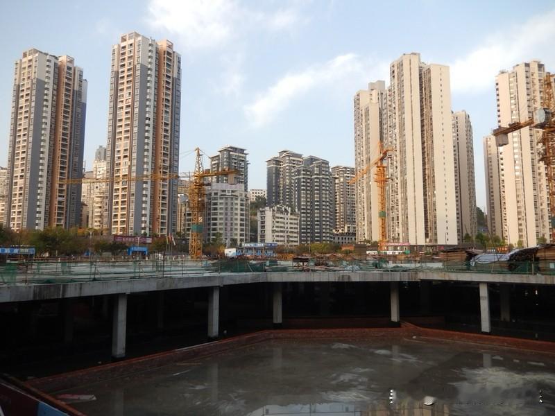 再说个题外话吧，其实对于现阶段的核心城市房价，保持谨慎态度是没有问题的，也就是，