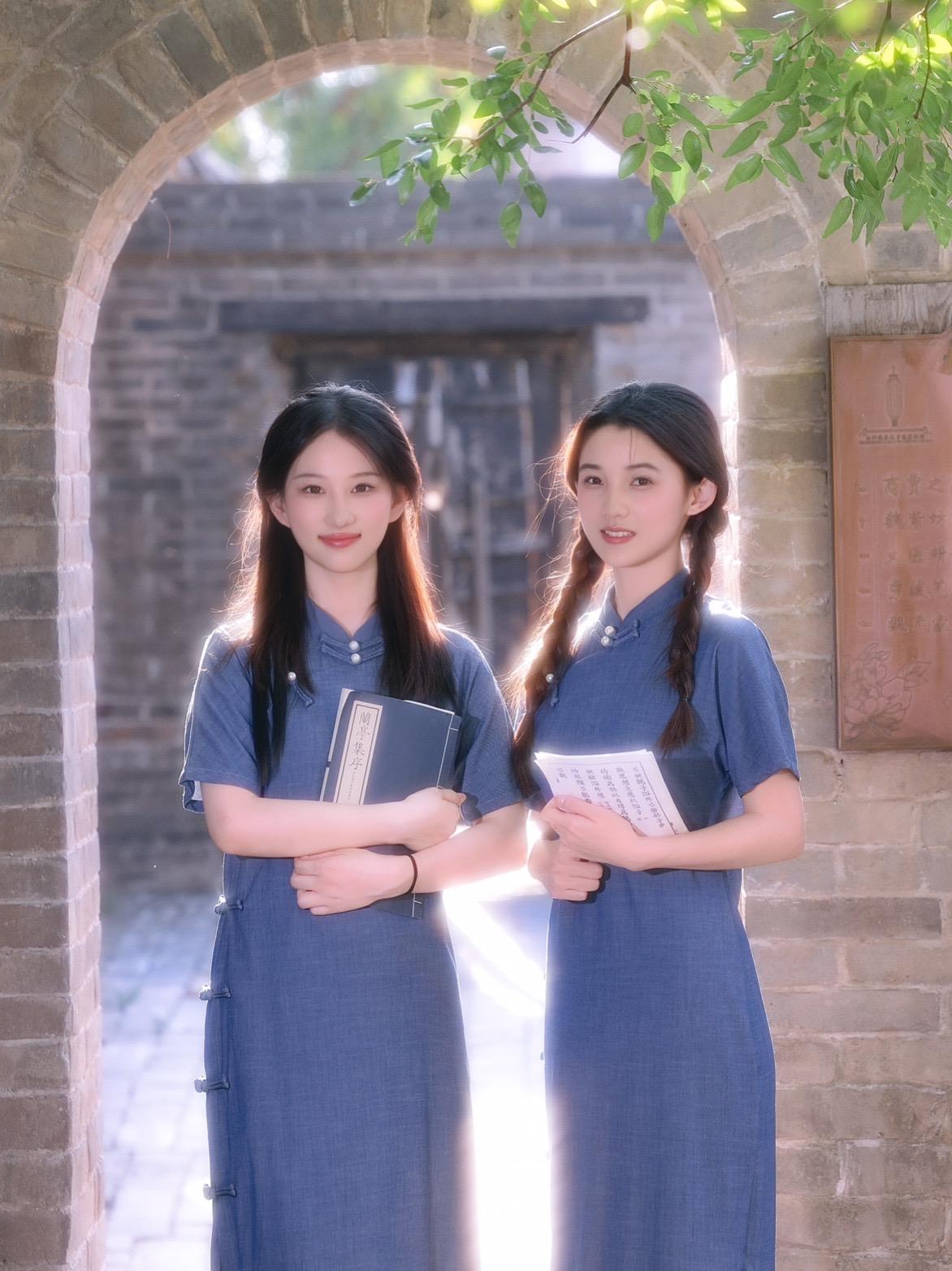 “再听一遍青花瓷 敬我们的初相识”