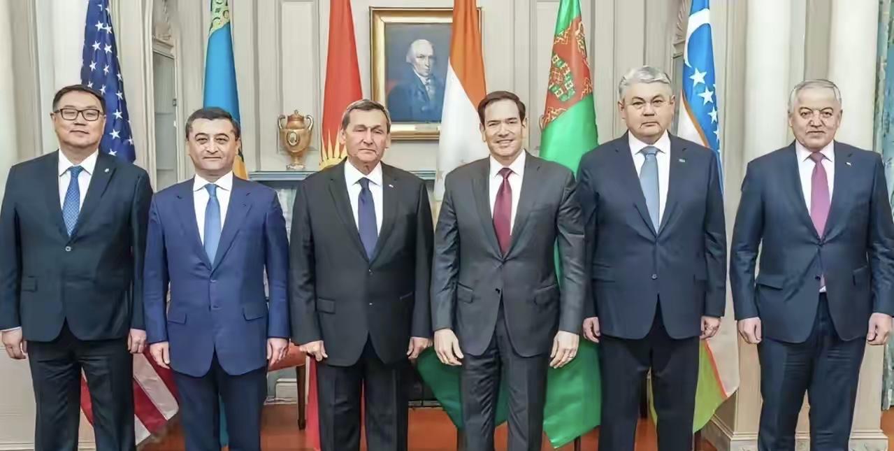 中亚五国近期赴华盛顿参加“C5+1”峰会，引发一些担忧。但要看到，这更多是中亚国