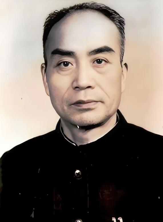 1949年，国军103师师长曾元三率部投诚，解放军代表提了一个要求：“掉过