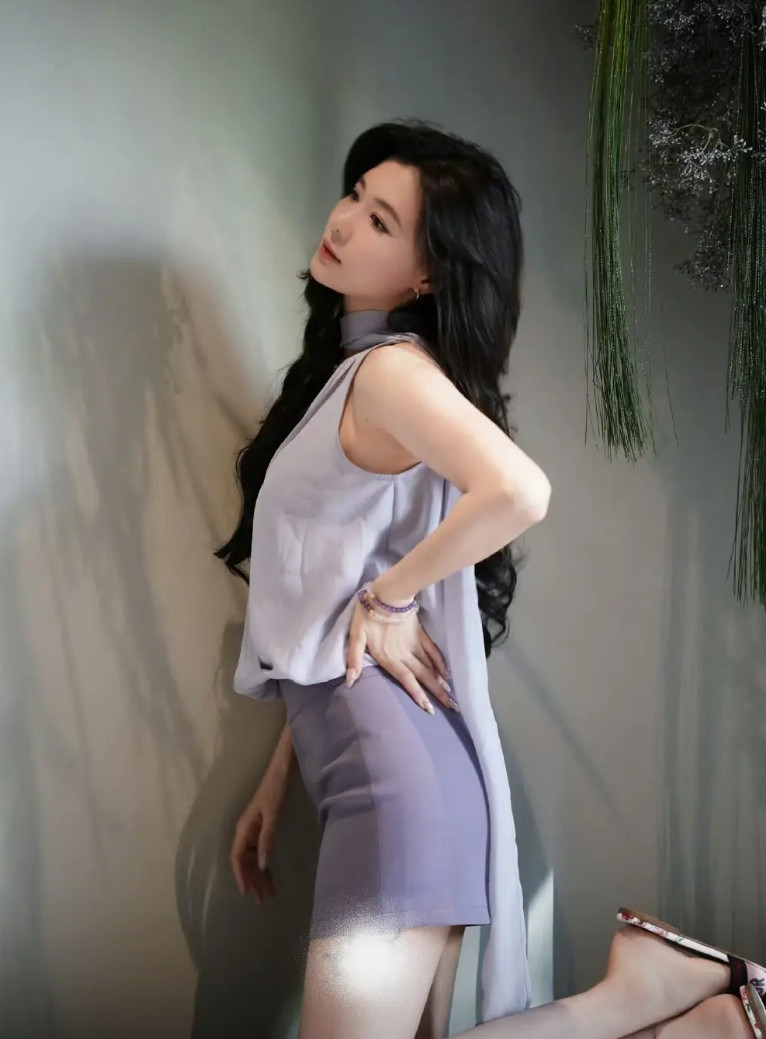 《扫毒风暴》中她出身材好，只可惜只有三分钟镜头，身材前凸后翘，怪不得喜哥那么喜欢