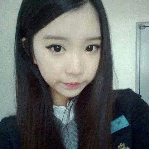 其实我觉得这样的古早味眼妆有种别样的清纯….