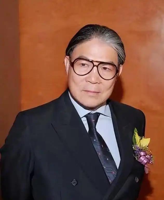 霍振廷真的要愁死了，不是因为投资的生意赔了，也不是对刚娶进门的儿媳不满意，而是他