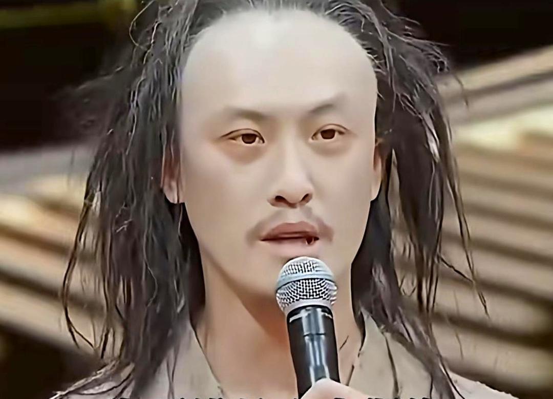 五年前，农村出来的许君聪在《我就是演员这档综艺节目中，为了致敬心中的偶像星爷，特
