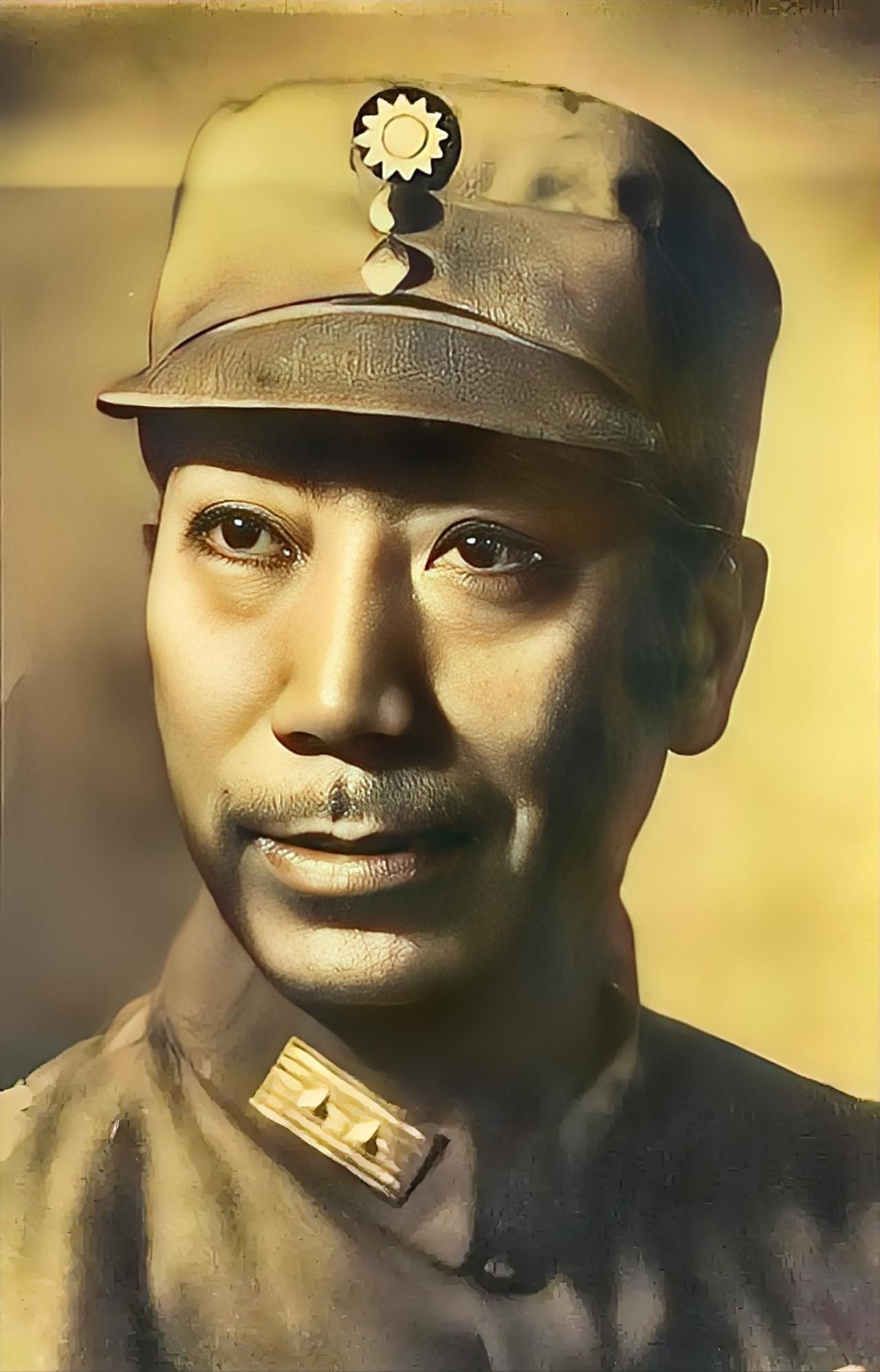 沈醉曾在回忆录中说，“戴笠一双眼睛锐利如鹰，看人时直勾勾盯住对方，很多下属和犯人