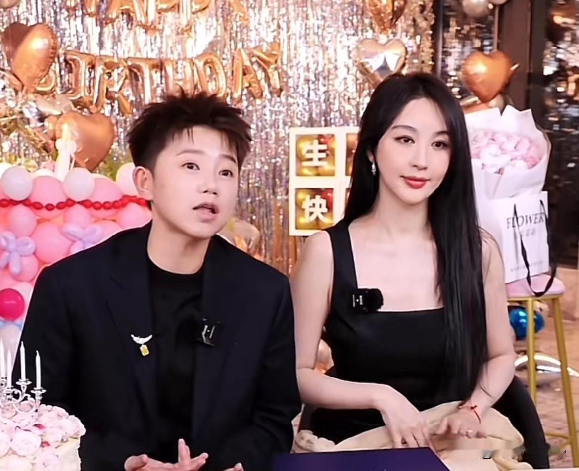 10月3日，李菲儿生日直播评论区骂声一片，网友都在说她现在很像杨紫！不少网友进