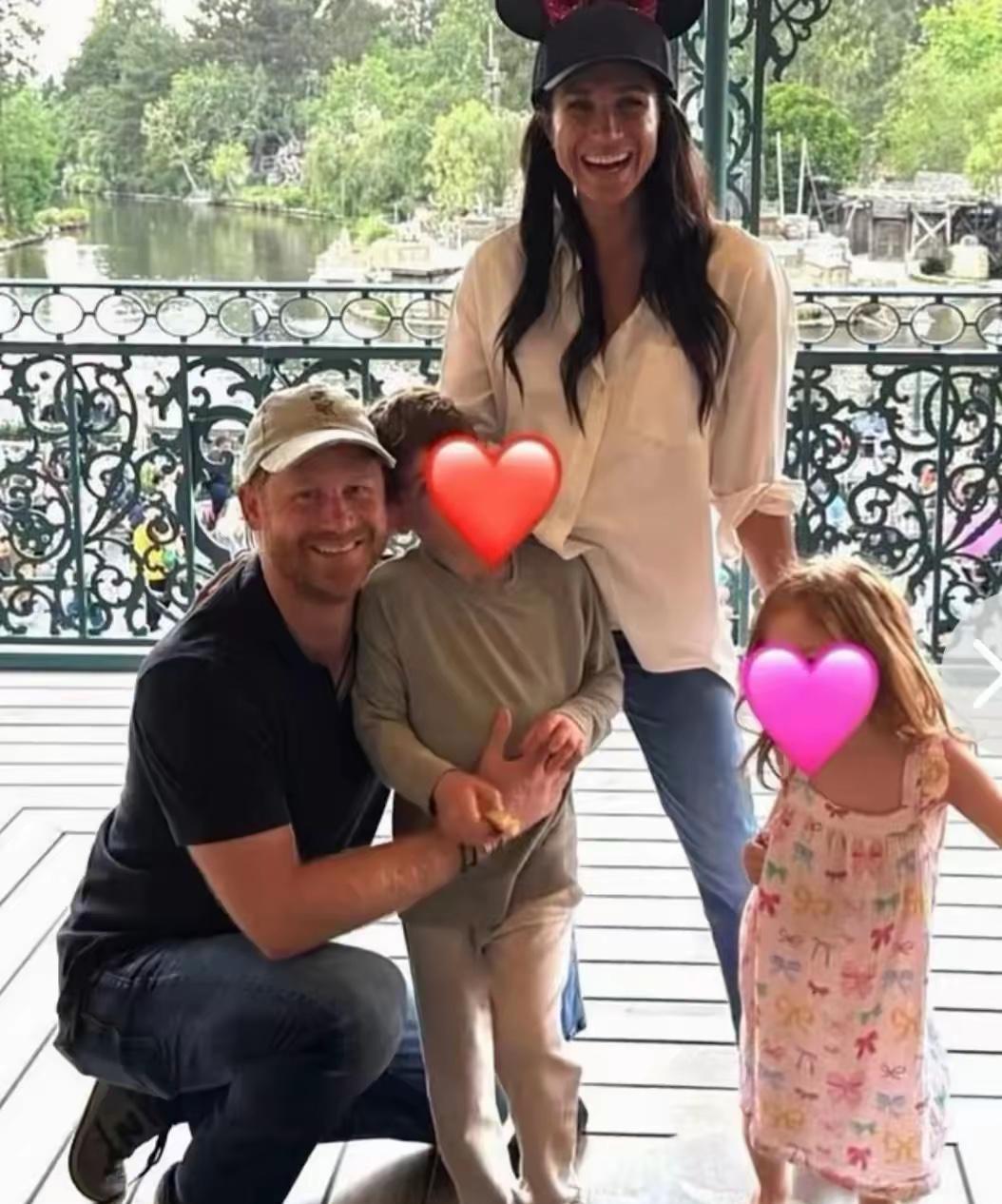梅根哈里这两口子受什么刺激了？带着孩子游玩就罢了，还跳“孕妇舞”！英国皇室里走