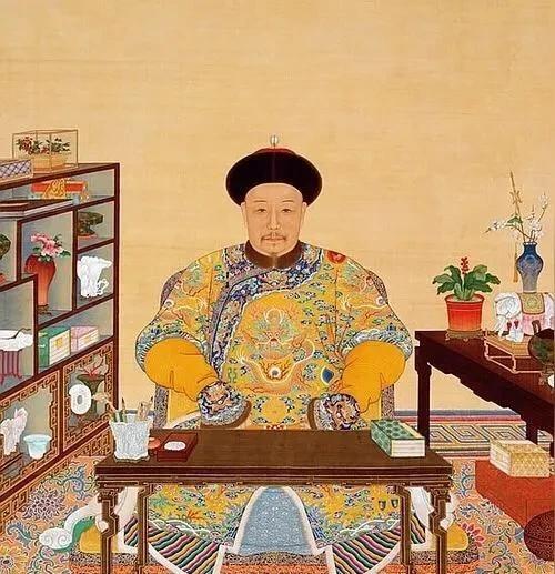 嘉庆当了皇上以后，发现自己吃不饱当上皇帝本该是万人之上，享尽荣华，可嘉庆却在登