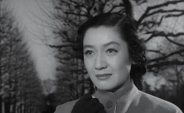 1945年，日本宣布投降，日本天皇为了保命，竟然向麦克阿瑟献上日本最美的女人，把