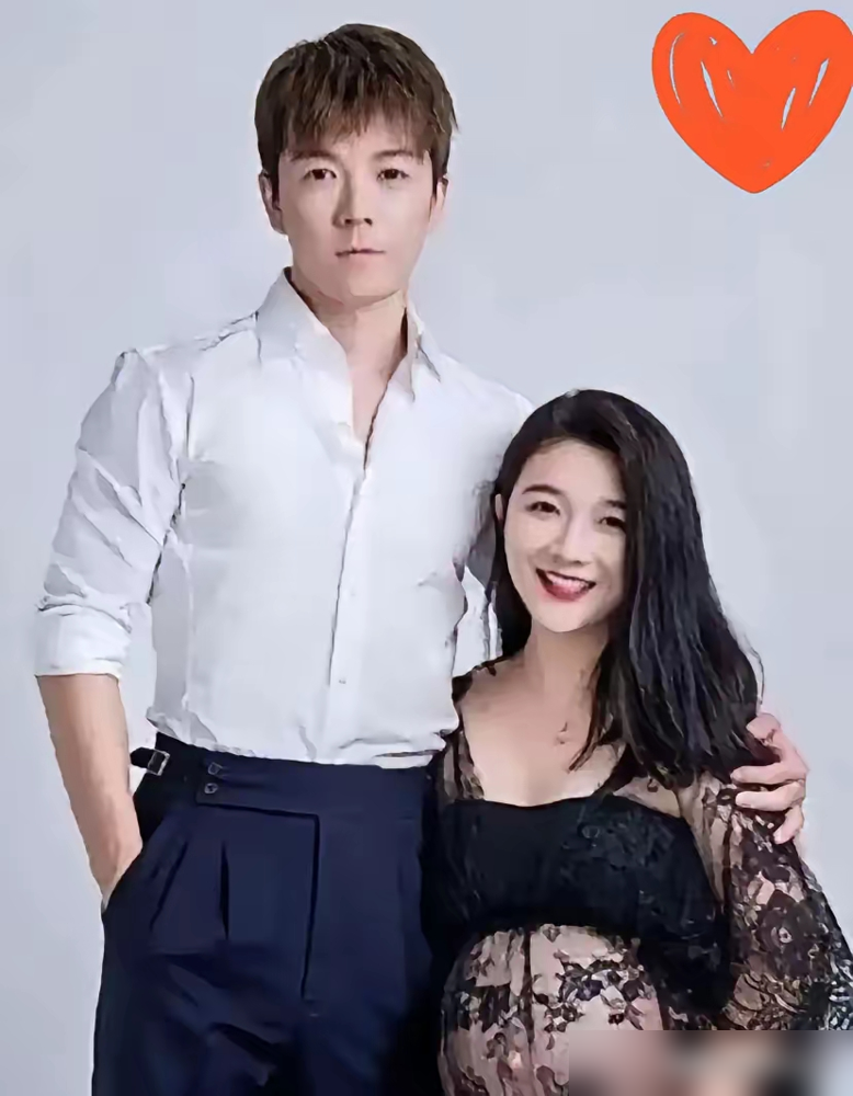 王栎鑫当年管吴雅婷叫室友，全网都觉得这婚离得真冷血。现在回头看，这对前夫妻才是真的狠人。他焦虑症发作