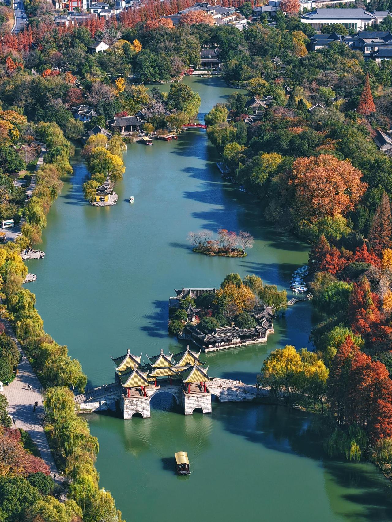 刚逛完扬州瘦西湖，风景是真的绝!不过心里一直有三个疑问，想请教懂行的本地朋友：1