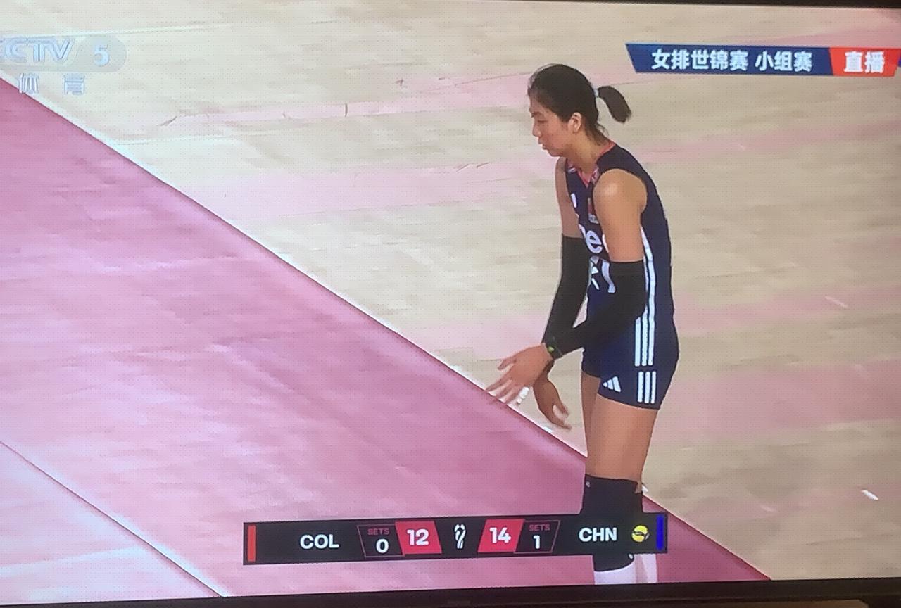中国女排输了第二局！在刚刚结束的女排世锦赛中国女排和哥伦比亚女排第